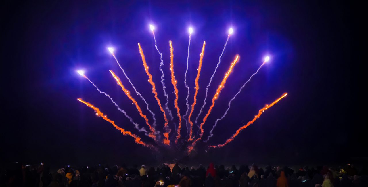 Feuerwerk über einer Firmenfeier