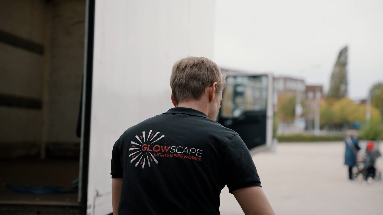 Mitarbeiter im GlowScape-Shirt am Veranstaltungsort